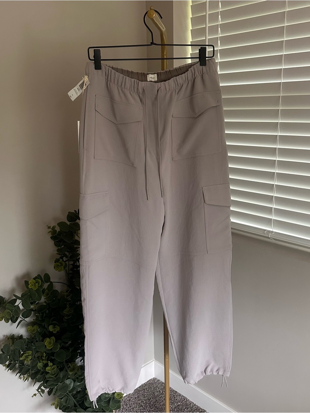 Wilfred Blush Grey Cargo Joggers